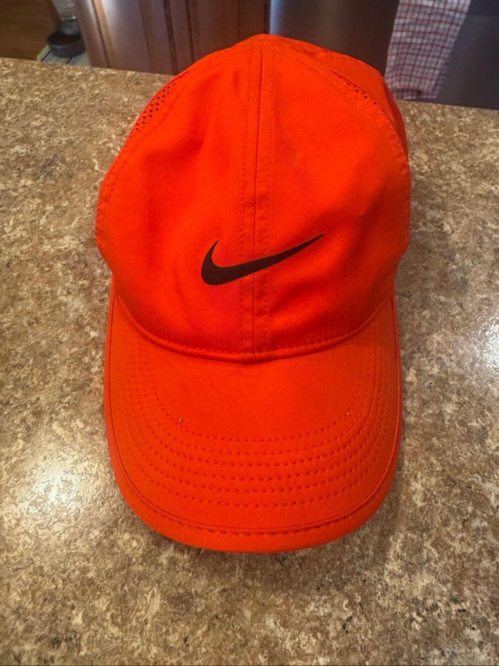 Title: Nike Dri-FIT Featherlight Cap red Swoosh Adjustable One Size